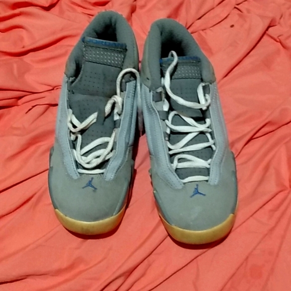 A pair of Jordans XIV - Picture 2 of 2